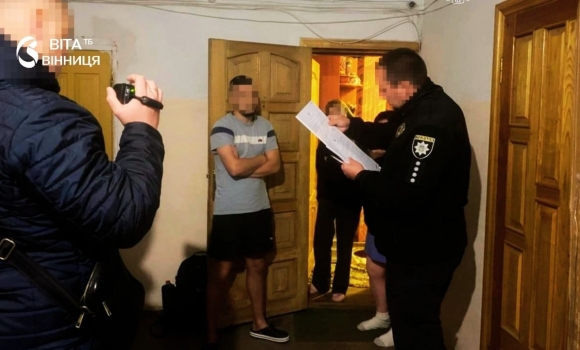 127 мільйонів гривень обігу і 300 дропів на Вінниччині під підозрою п'ятеро молодих шахраїв