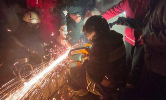 Вінничанин наштрикнувся на паркан: аби врятувати чоловіка, знадобилась допомога рятувальників