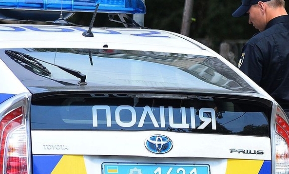 Нетверезий вінничанин пошкодив автівку поліцейських
