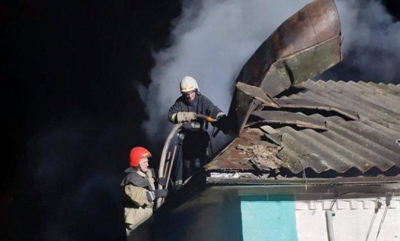 В Нападівці внаслідок пожежі люди залишились без даху над головою