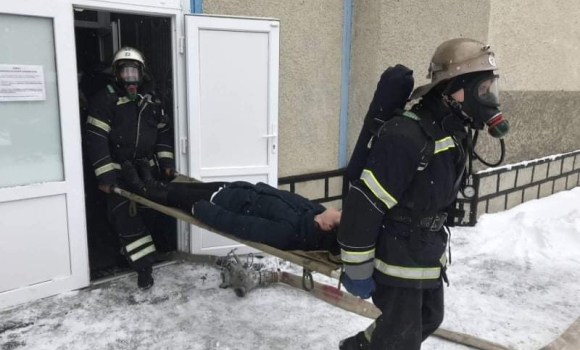 Евакуювали "постраждалих" та гасили "пожежу": на Вінниччині відбулись навчання рятувальників