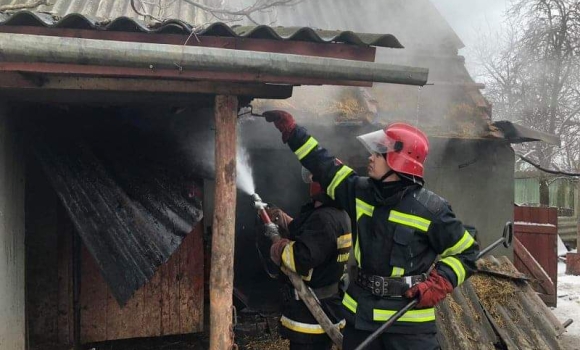 В Чернівецькому районі під час пожежі у будинку травмувався чоловік