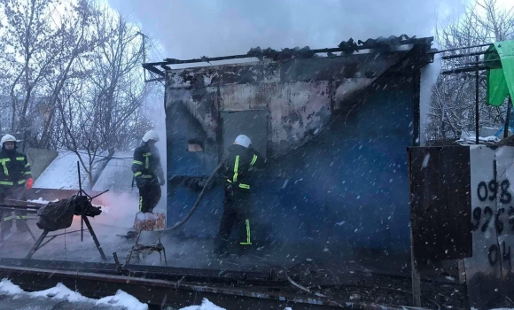 На вулиці Якова Шепеля зранку горів будівельний вагончик