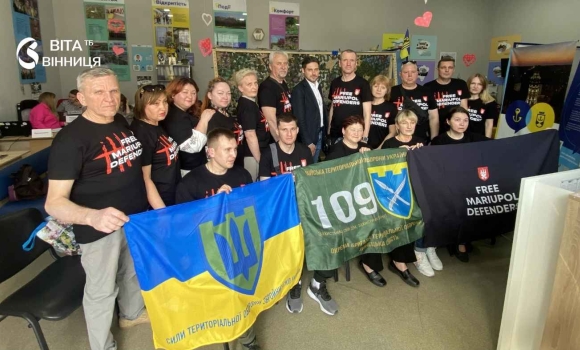 1460 днів у неволі у Вінниці нагадали світові про ціну свободи та героїзм Маріуполя