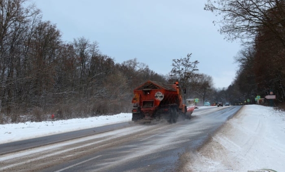 Вінницький автодор радить водіям утриматись від поїздок через заметіль