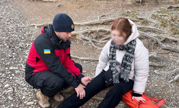 15-річна туристка з Вінниці травмувала ногу під час спуску з Говерли