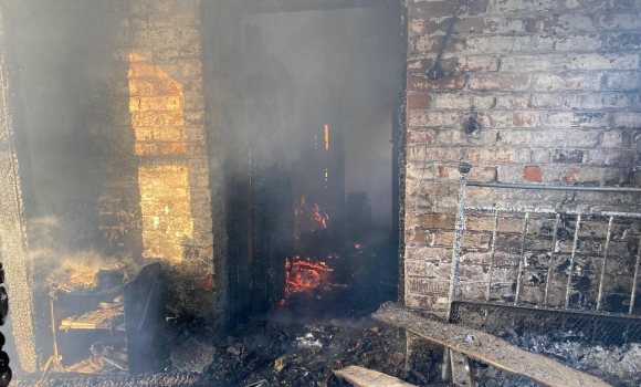 На Вінниччині 17-річний юнак виніс з палаючого будинку свою 5-річну сестричку