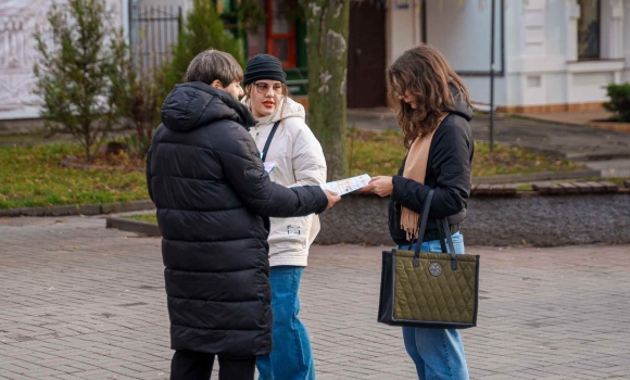 16 днів проти насильства у Вінниці відбулась інформаційна акція та виставка «Річ у тім»