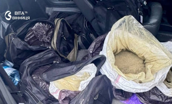 16-річна вінницька школярка отримала поштою пакунок із наркотиками й планувала їх збувати 16-річна вінницька школярка отримала поштою пакунок із наркотиками й планувала їх збувати
