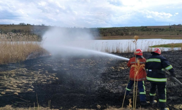 В Тульчинському районі через необережність з вогнем горів очерет