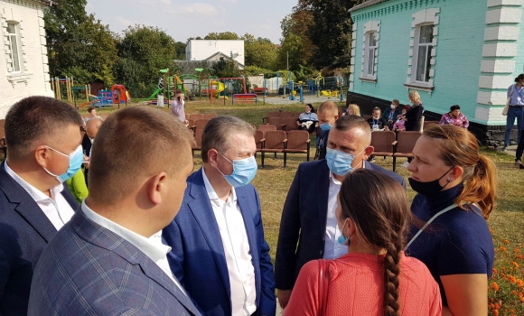 Сергій Моргунов під час зустрічі із мешканцями сіл Писарівка та Щітки