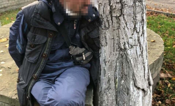 На Хмельницькому шосе чоловік пограбував дитячий магазин