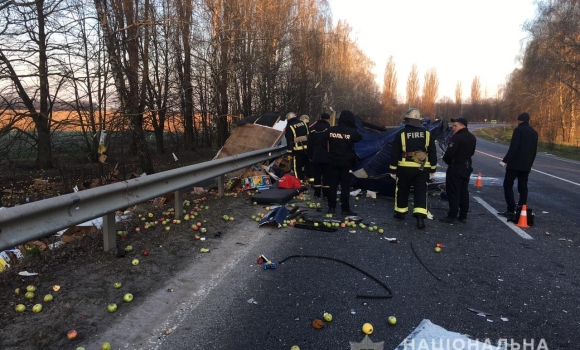 В Немирівському районі зіштовхнулись дві вантажівки: обидва водії загинули