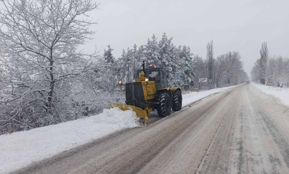 Обережніше на дорогах - у Вінницькій області тривають снігопади