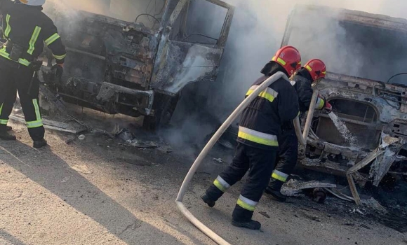 На території одного з підприємств у Вінниці сталась пожежа: згоріли дві вантажівки