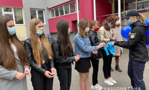У Вінниці школярі та поліцейські провели акцію з протидії булінгу