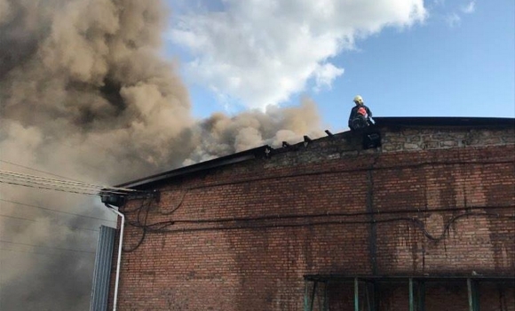 Масштабна пожежа у Вінниці: на Немирівському шосе горіли склади