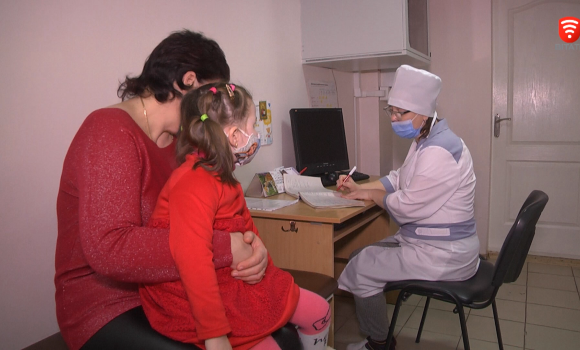 240 тисяч доз крапельок вакцини проти поліомієліту доставили в Україну