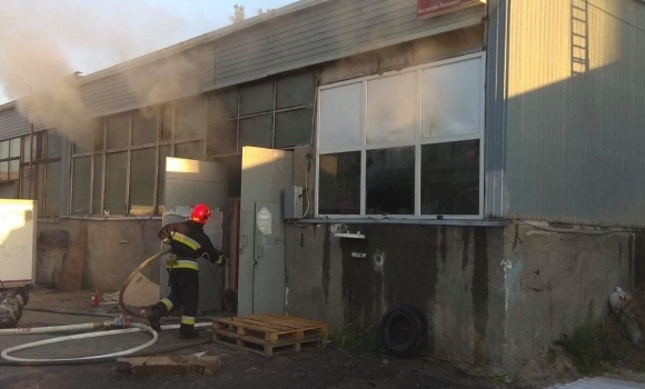 У Вінниці ліквідували пожежу в складському приміщенні