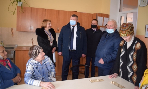 Керівники облради у Гайсині оглянули проєкти-переможці обласних конкурсів