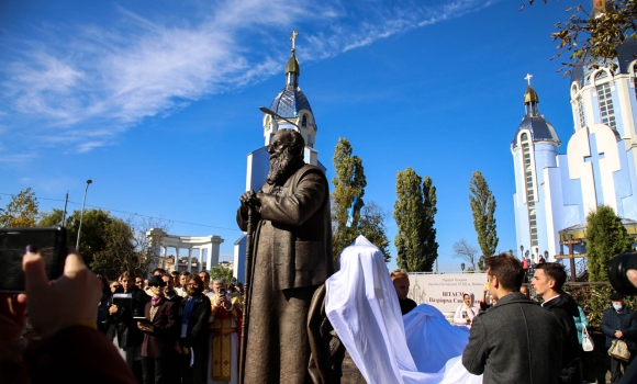 У Вінниці відкрили пам'ятник Блаженнішому Любомиру Гузару