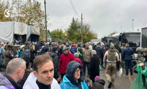 25 автобусів, швидкі й окремий транспорт для тварин як організували вивезення людей з окупованих Олешок