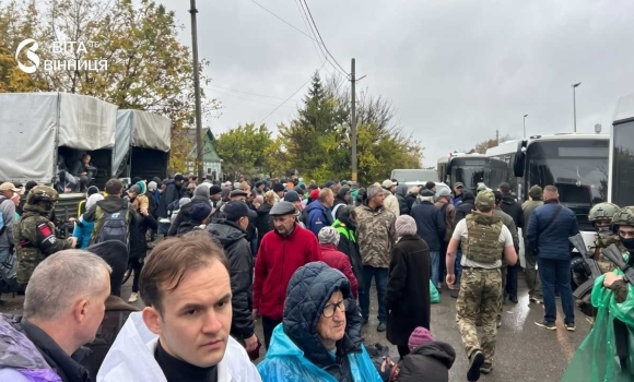 25 автобусів, швидкі й окремий транспорт для тварин як організували вивезення людей з окупованих Олешок
