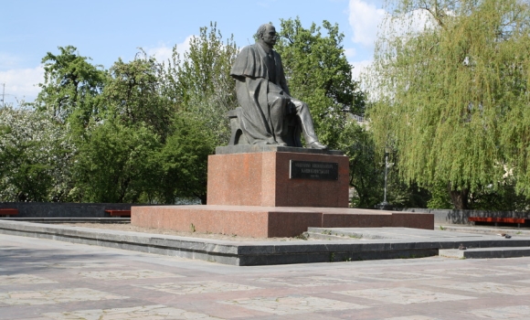Яким Ви бачите простір біля пам’ятника Коцюбинському? Останній день опитування