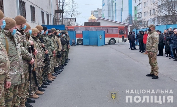 Зведений загін вінницьких поліцейських вирушив в зону ООС