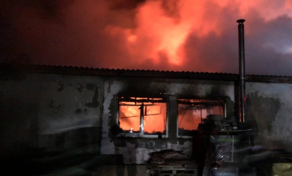 У Вінниці на вулилі Г.Успенського сталась масштабна пожежа: горіли складські приміщення