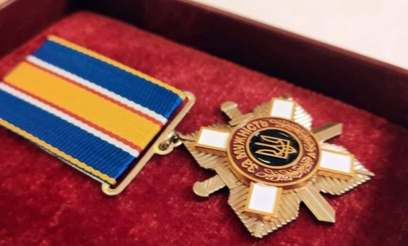 Президент України відзначив 302 українських захисники і захисниці нагородами