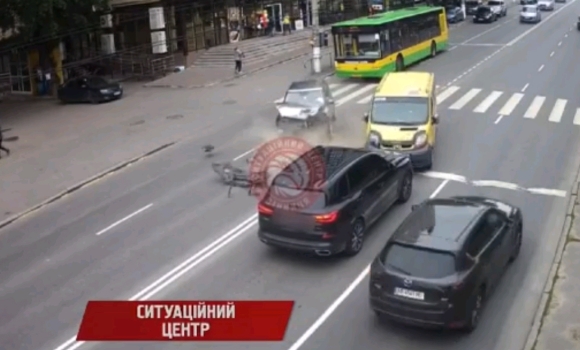 У Вінниці на вулиці Пирогова зіштовхнулись три авто