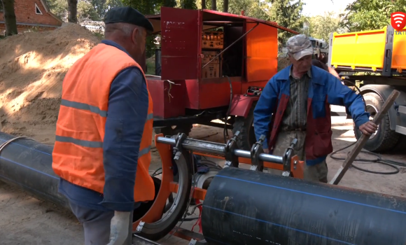 30 метрів каналізаційної труби замінюють працівники «Вінницяоблводоканалу»
