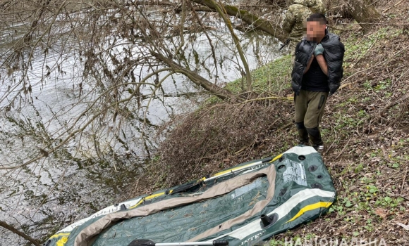 На Вінниччині іноземець хотів човном переправити за кордон українців призовного віку