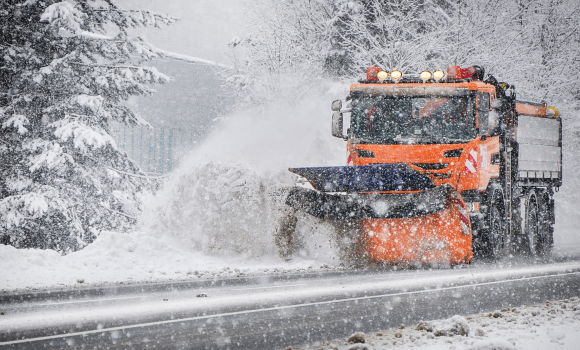 32 одиниці техніки прибирали дороги та вулиці Вінниці від снігу