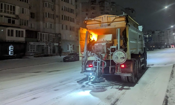 32 одиниці техніки залучили до розчищення вулиць Вінниці від снігу