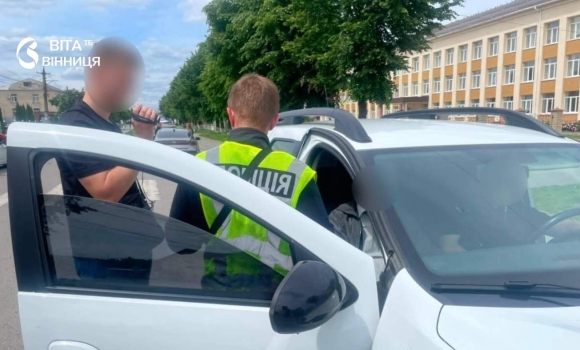 32 тисячі доларів за підпис на Вінниччині затримали впливового хабарника