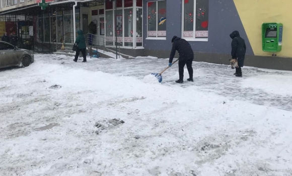 36 снігоприбиральних авто прибирають Вінницю від снігу