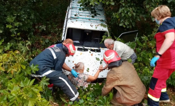Автівка злетіла у кювет — в аварії біля Тульчина постраждала пасажирка