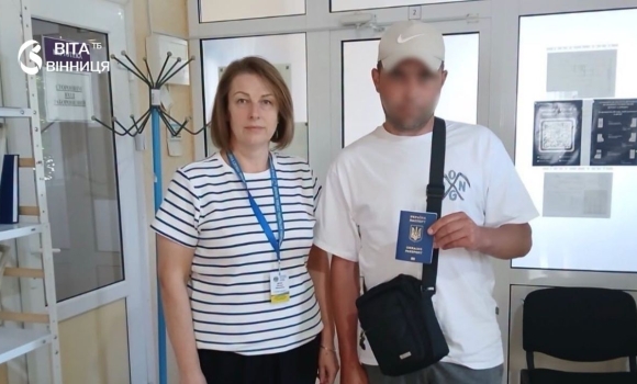 4 роки полону звільнений боєць з Турбівської громади отримав нові документи 4 роки полону звільнений боєць з Турбівської громади отримав нові документи