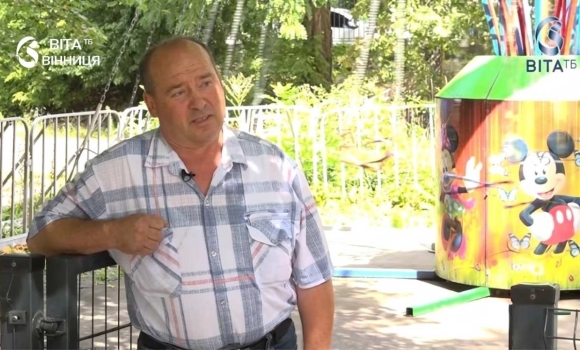 400 тисяч дітей і потрійний запас цукерок як «дядя Толя» вже 21 рік дарує радість маленьким вінничанам