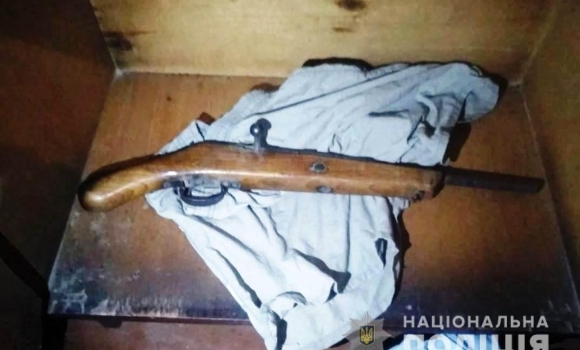 За зберігання обрізу мисливської рушниці жителю Метанівки загрожує до 7 років за ґратами
