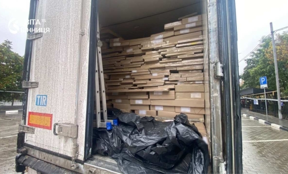 Вага не збіглася з документами: як у вантажівці виявили сховок із тютюновими виробами