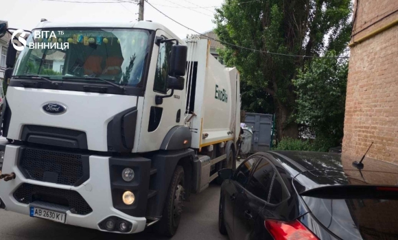 52 порушення за день скільки авто заважають вивозити сміття у Вінниці 52 порушення за день скільки авто заважають вивозити сміття у Вінниці