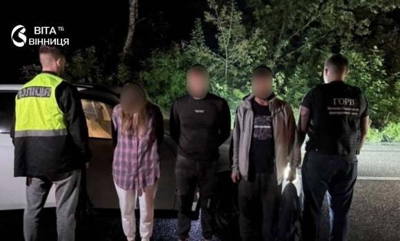 5400 доларів за «трансфер» до Молдови на Вінниччині зупинили авто з двома військовозобов’язаними