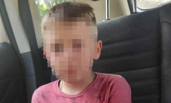 Вінницькі патрульні повернули 9-річного хлопчика додому