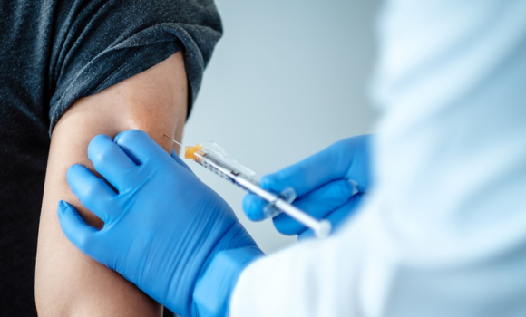 Вінничан, які долучаються до вакцинації від коронавірусної хвороби, дедалі більшає. З 19 по 25 жовтня антиковідними препаратами імунізувались 14 796 людей.