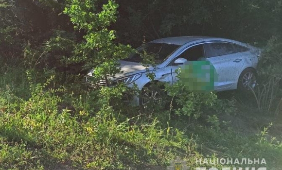 На Вінниччині водій Hyunday не впорався з керуванням та з'їхав у кювет: пасажир у лікарні