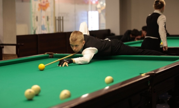 67 учасників та 13 регіонів у Вінниці гартують нову еліту українського більярду