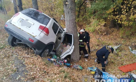 В Гайсинському районі розбився водій позашляховика з Одеси. Пасажирку рятують лікарі